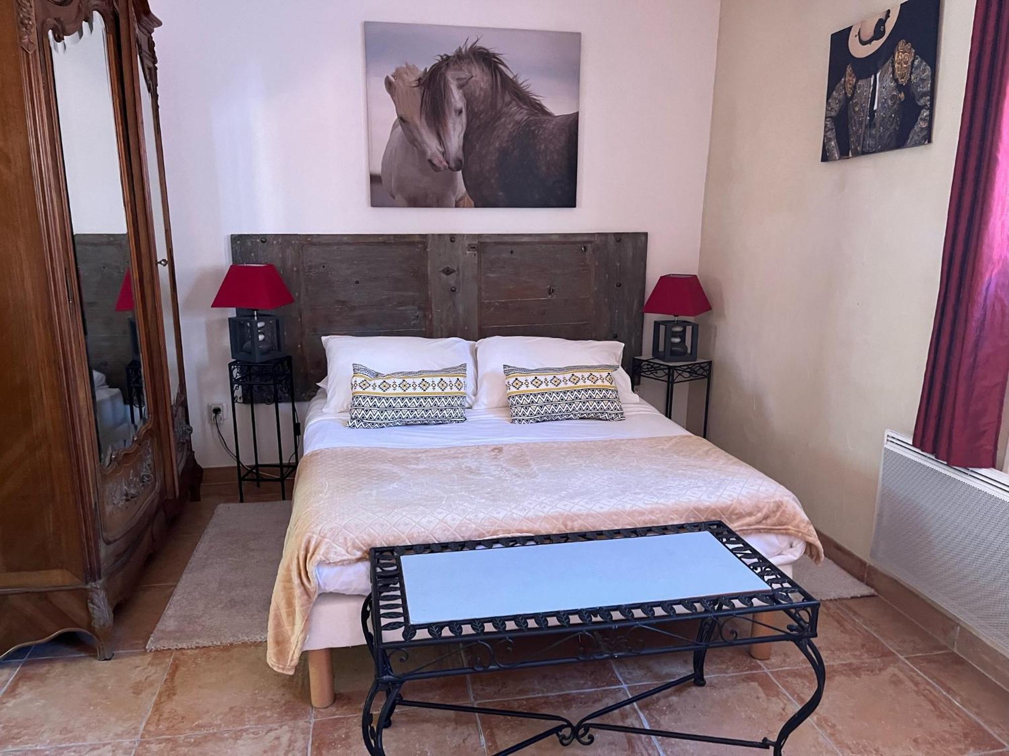 Chambre Seville - Mas Saint-Louis - Piscine Chauffee Aigues-Mortes Exterior photo